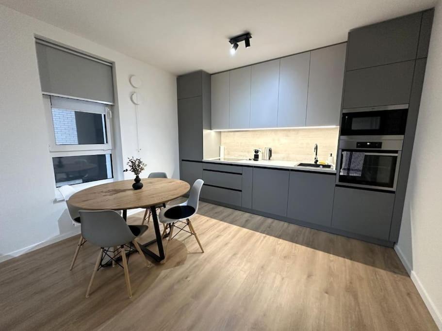New Apartment Near Tipos Arena, Free Parking, Danubius One Building Bratislava Exterior foto