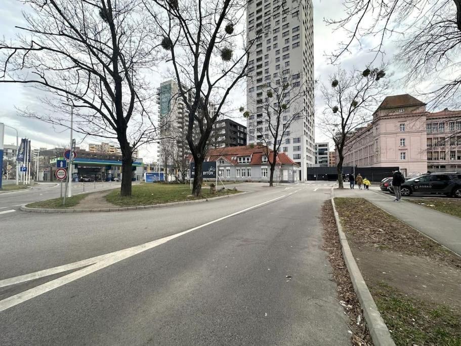 New Apartment Near Tipos Arena, Free Parking, Danubius One Building Bratislava Exterior foto